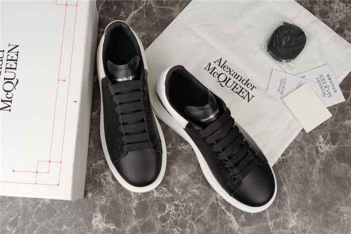 ALEXANDER MCQUEEN NERE CON RETRO E SUOLA BIANCA