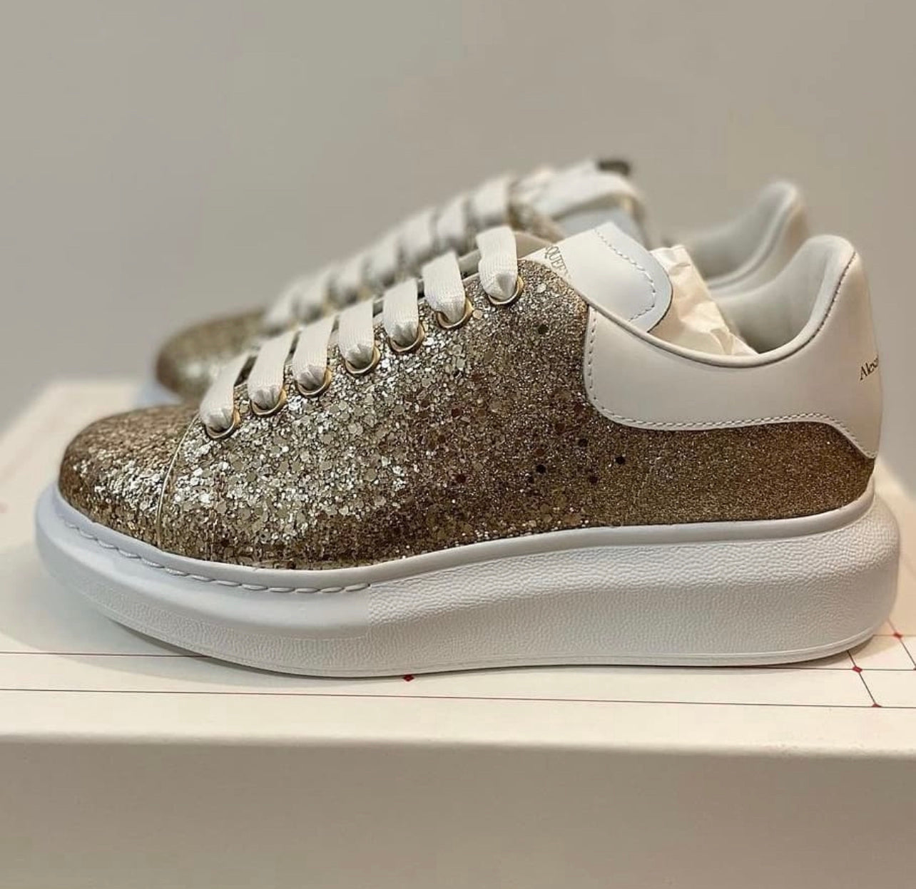 ALEXANDER MCQUEEN CON BRILLANTINI ORO