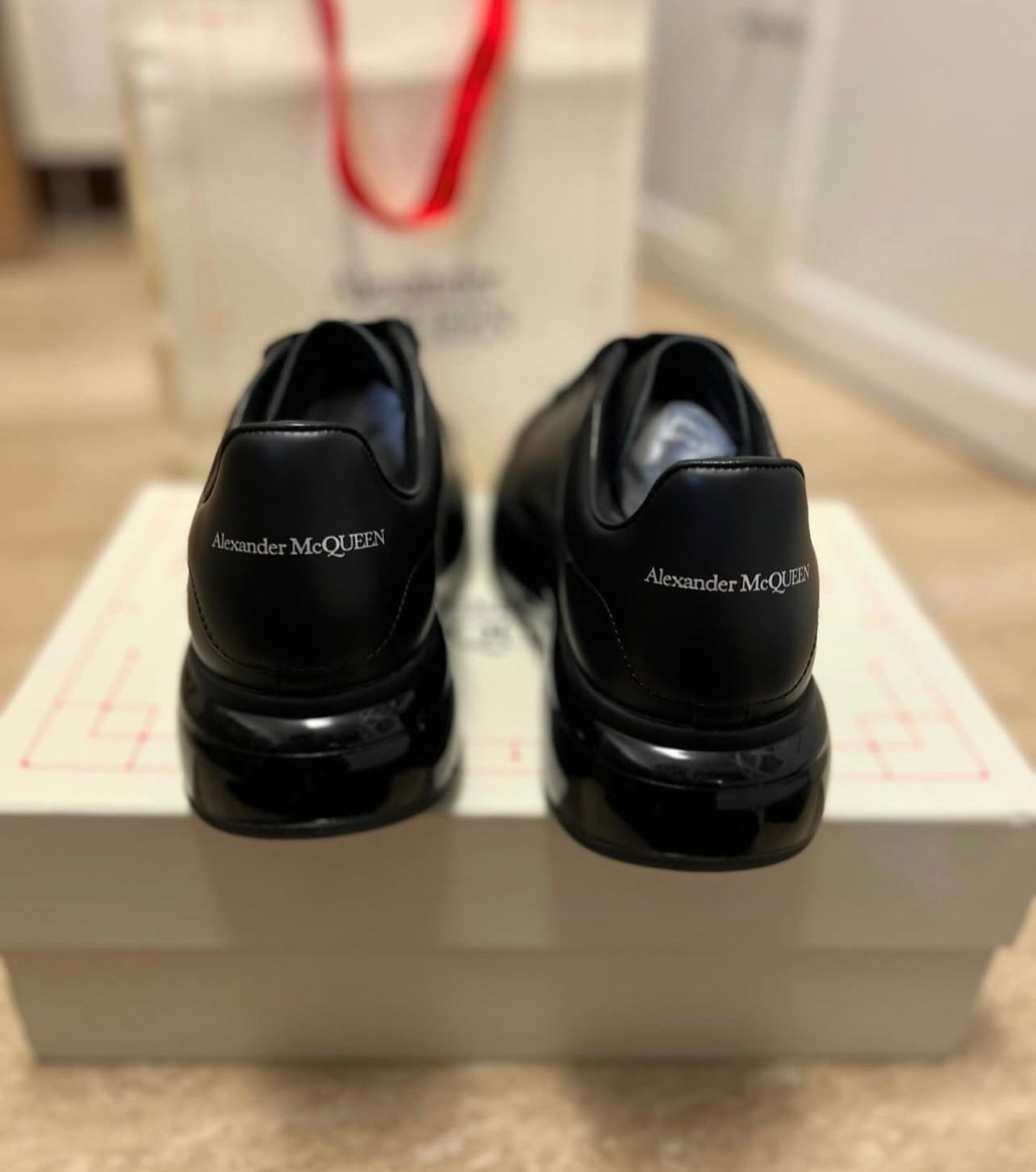 ALEXANDER MCQUEEN NERA SUOLA LUCIDA